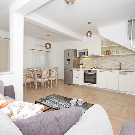 Awesome Home In Drvenik With Wifi المظهر الخارجي الصورة