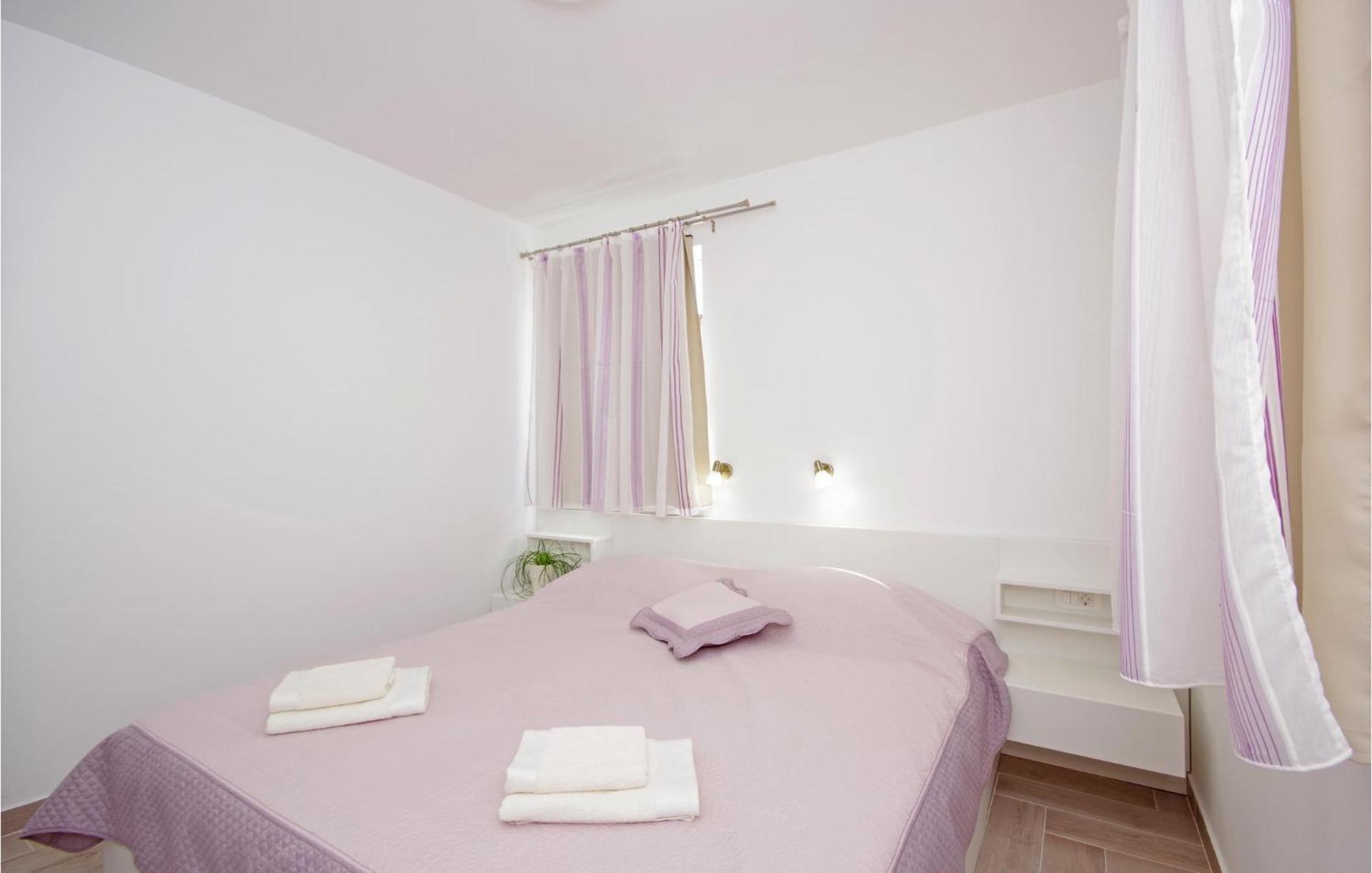 Awesome Home In Drvenik With Wifi المظهر الخارجي الصورة