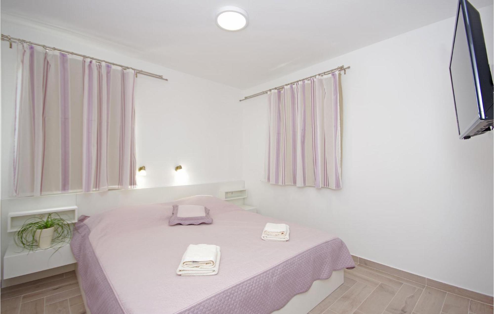 Awesome Home In Drvenik With Wifi المظهر الخارجي الصورة